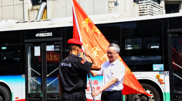 武漢開(kāi)通首條“退役軍人公交示范線(xiàn)”(圖1)