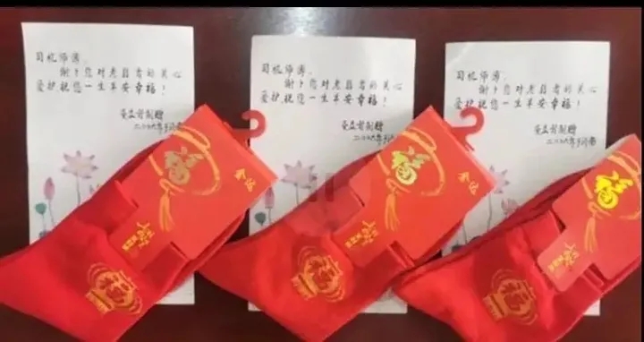 尊老敬老，濟南公交“紅襪子”愛心志愿服務(wù)隊成立(圖1)